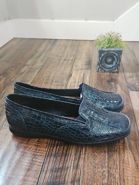 Comfortview Teal Green  Croc-Embossed Slip-On Loafers. NWOT